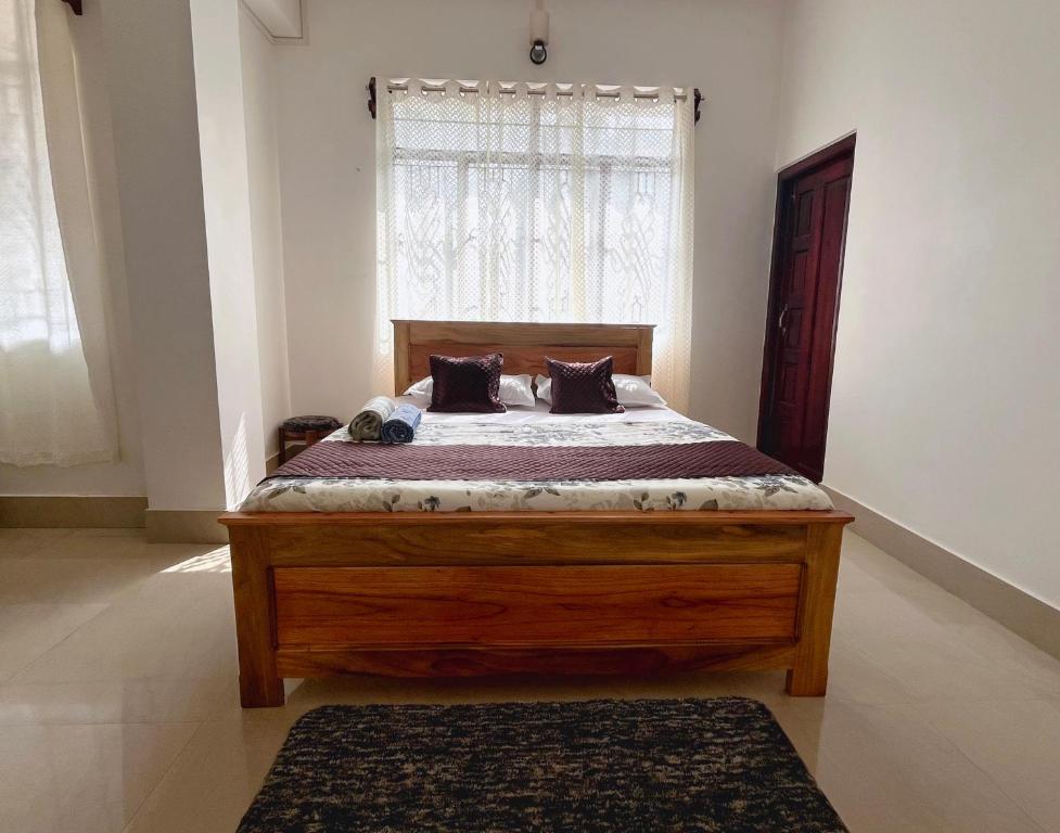 En eller flere senge i et værelse på Dawki Inn Home for Travellers