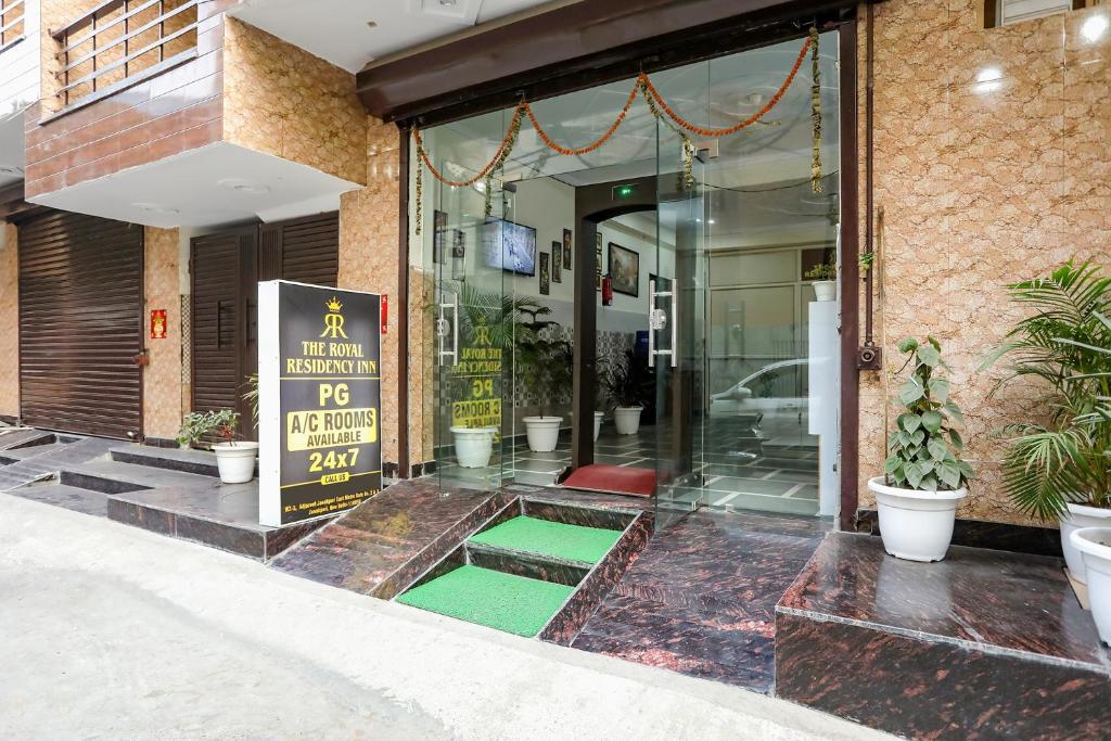 Exteriér nebo vchod ubytování FabExpress ASP Royal Residency Inn- Janakpuri
