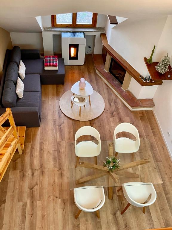 an overhead view of a living room with a couch and chairs at AMIATA LOFT DESIGN - Rifugio Cantore - 6 Persone in Seggiano