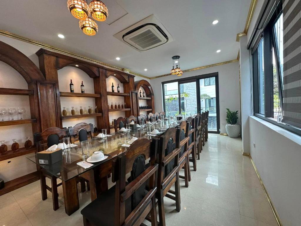 Restaurace v ubytování Luxtel Hotel Ngoại Giao Đoàn