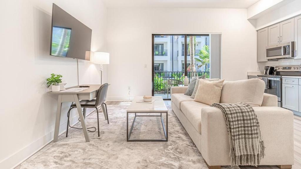 Landing Modern Apartment with Amazing Amenities (ID7569X13), Fort Myers