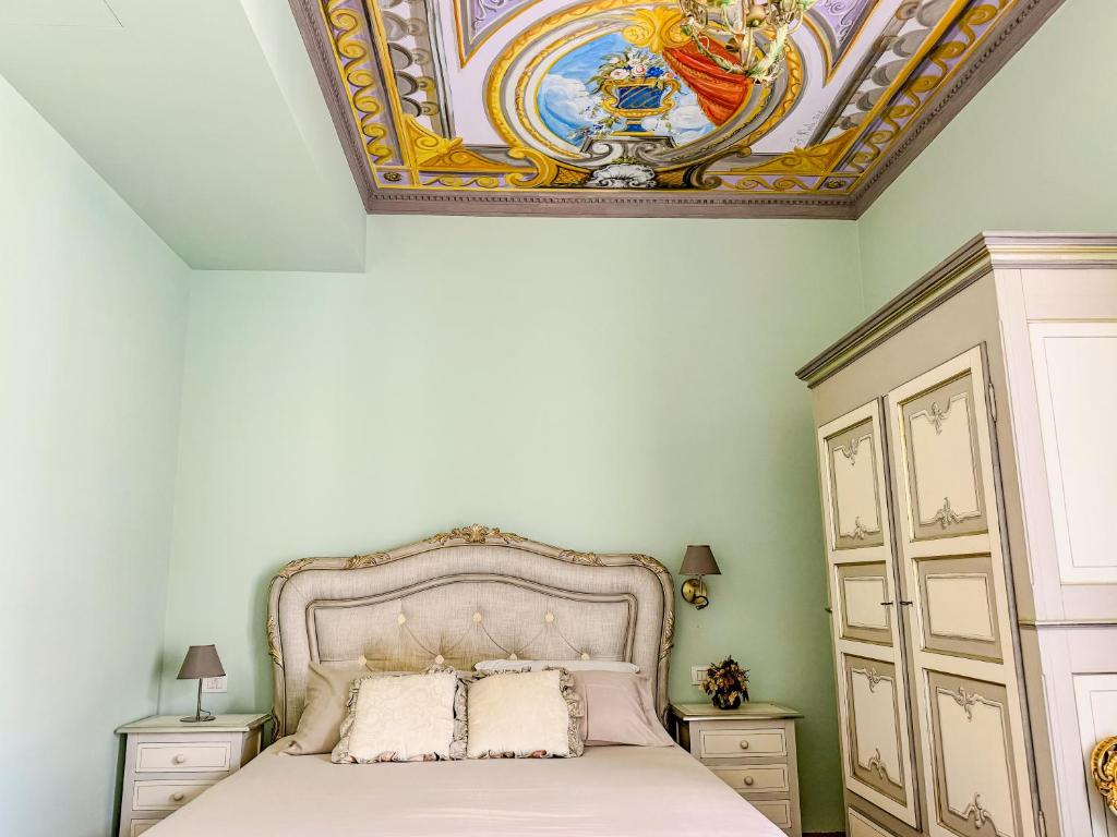 Postel nebo postele na pokoji v ubytování Vanvitelli Palace B&b