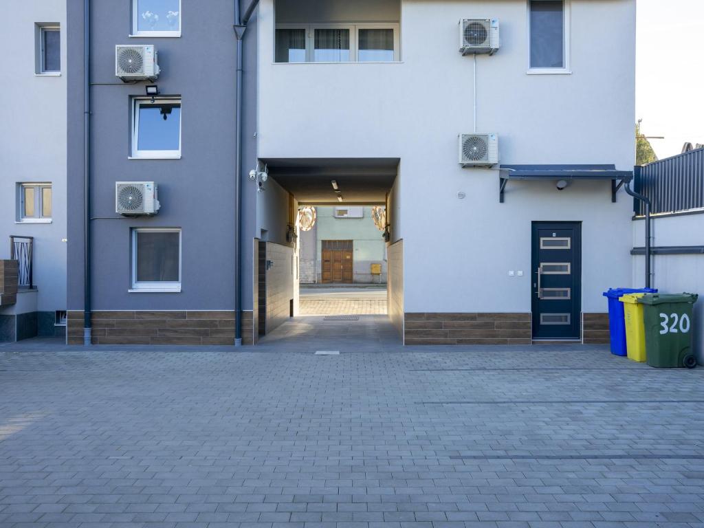 Budova, v ktorej sa apartmán nachádza