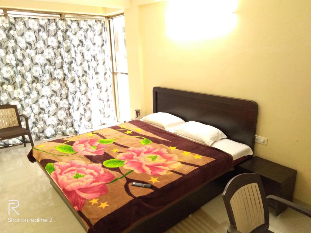 a bedroom with a bed with flowers on it at Salas Executive in Mahabaleshwar