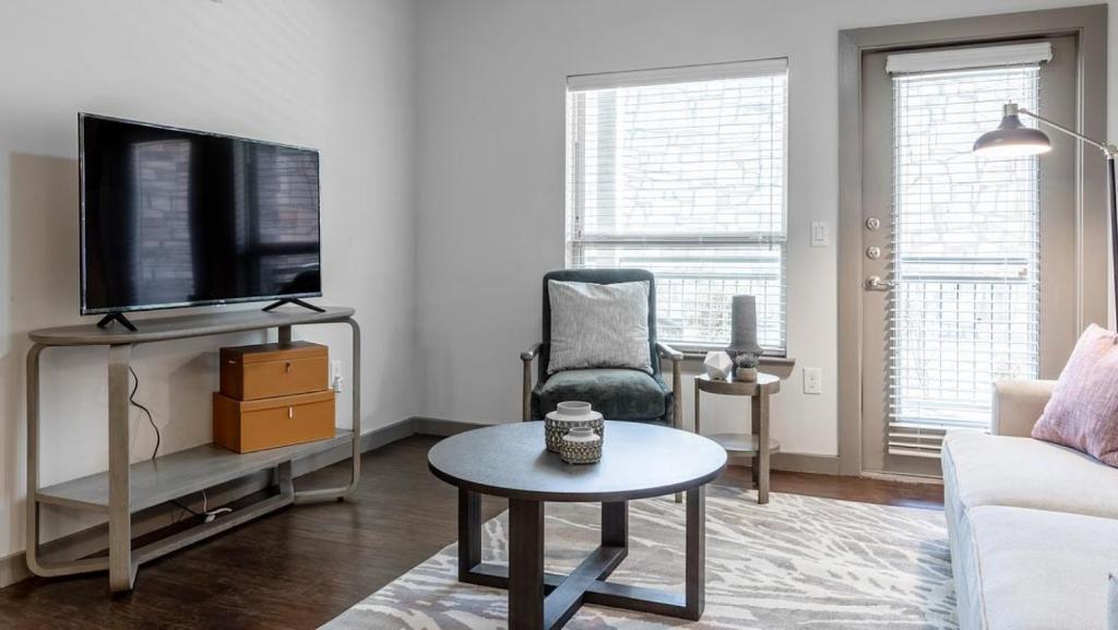 Fresh Look at Landing Modern Apartment With Amazing Amenities Id8123X17 Usa