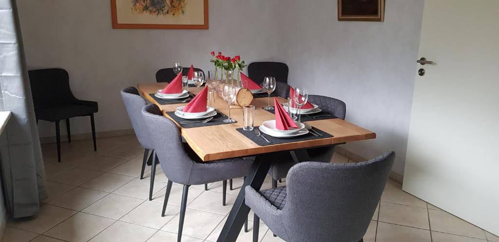 a dining table with red hats on top of it at Vogels Ferienhaus in Kreideseenähe in Hemmoor