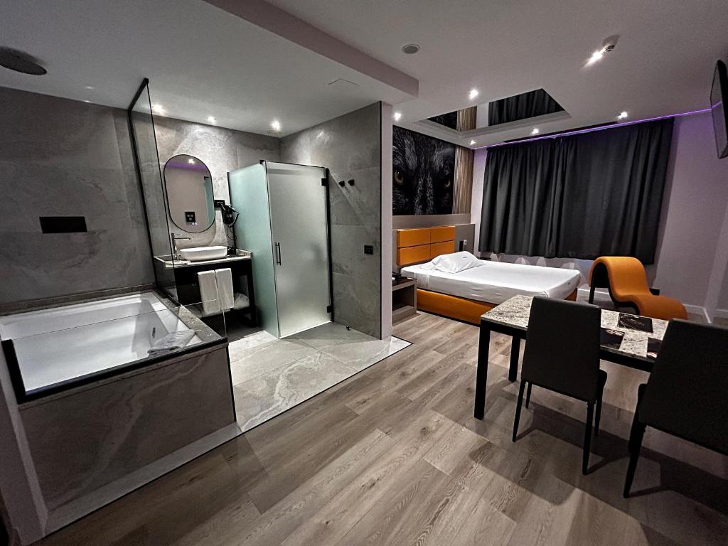 Una cocina o cocineta en Zouk Hotel
