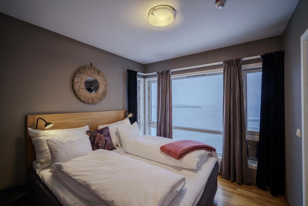 Postel nebo postele na pokoji v ubytování Molde Fjordhotell - by Classic Norway Hotels