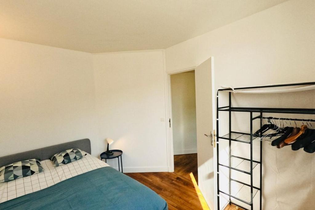 Posteľ alebo postele v izbe v ubytovaní FONTAINEBLEAU RUE GRANDE - Chez Alexis