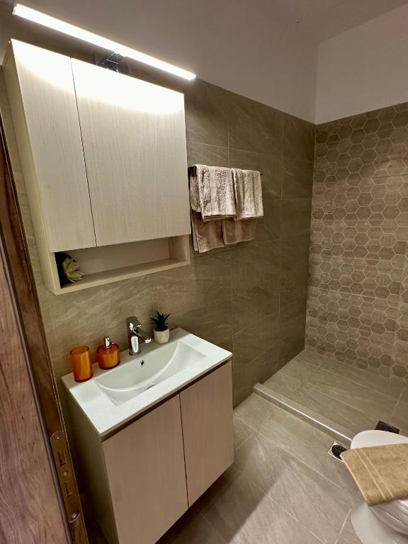 Ванная комната в Anemos Villa Stegna