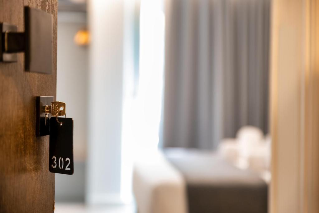 Кровать или кровати в номере Hotel Adonis Athens