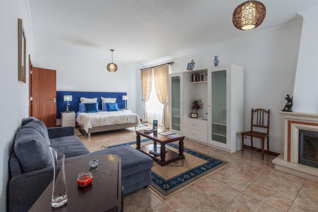 Lova arba lovos apgyvendinimo įstaigoje 2 bedrooms property with shared pool jacuzzi and terrace at Agua De Pau