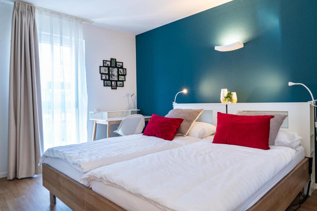 Postel nebo postele na pokoji v ubytování Alp Art Hotel Monthey