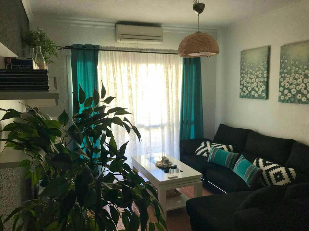 Coin salon dans l'établissement 2 bedrooms appartement at Fuengirola 200 m away from the beach