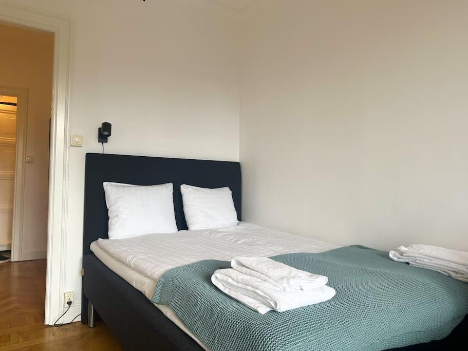 Postel nebo postele na pokoji v ubytování Stay Inn Apartment Sveavägen