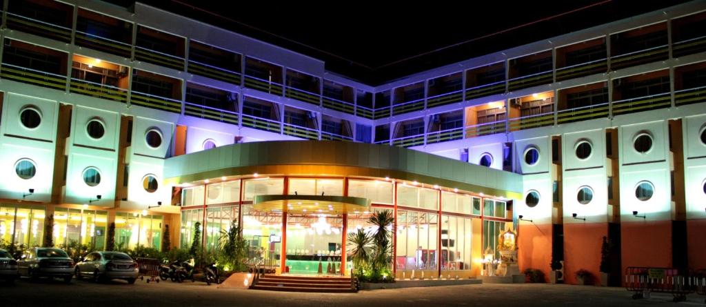 a building with cars parked in front of it at night at Bella Express in Pattaya Central