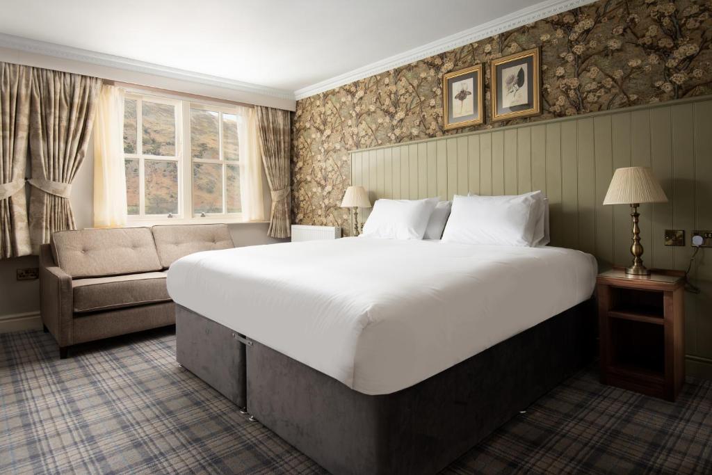 Postel nebo postele na pokoji v ubytování The Ullswater Inn- The Inn Collection Group