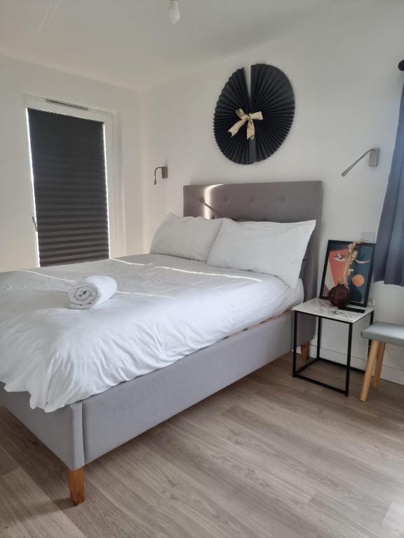 Stunning Double Bedroom With En-suite in SHARED APARTMENT- Beckenham SE20 Border - Double Room With Private Bathroom