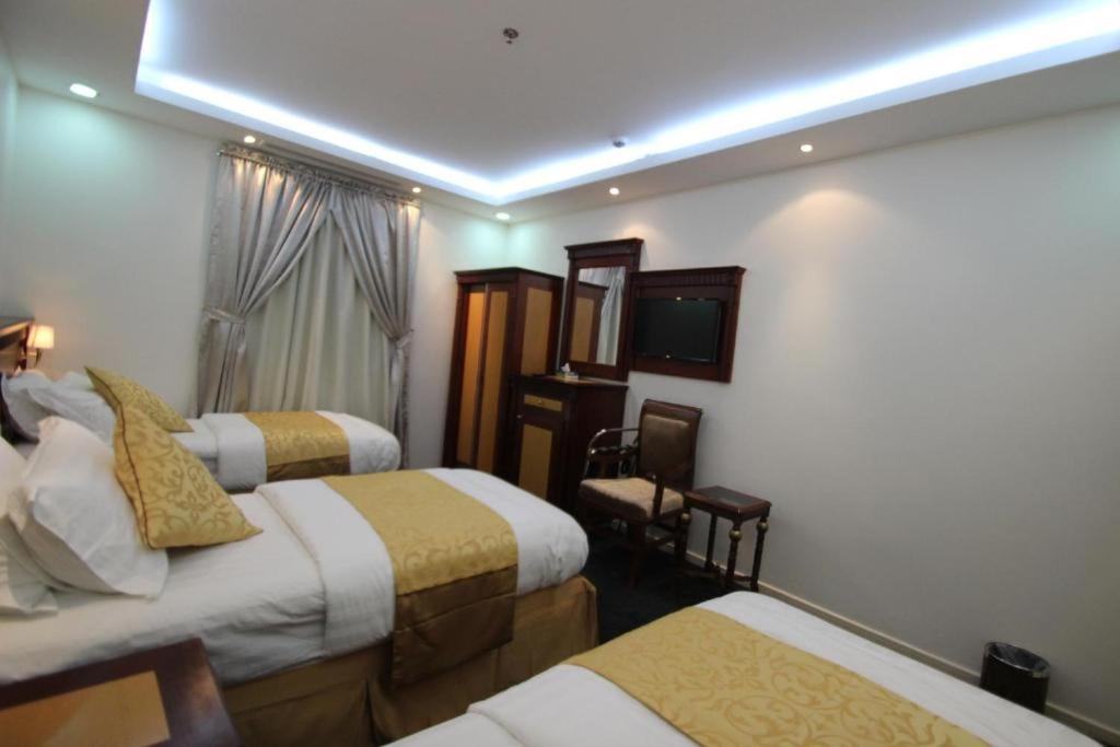 Postel nebo postele na pokoji v ubytování Al Adl Jewel Hotel