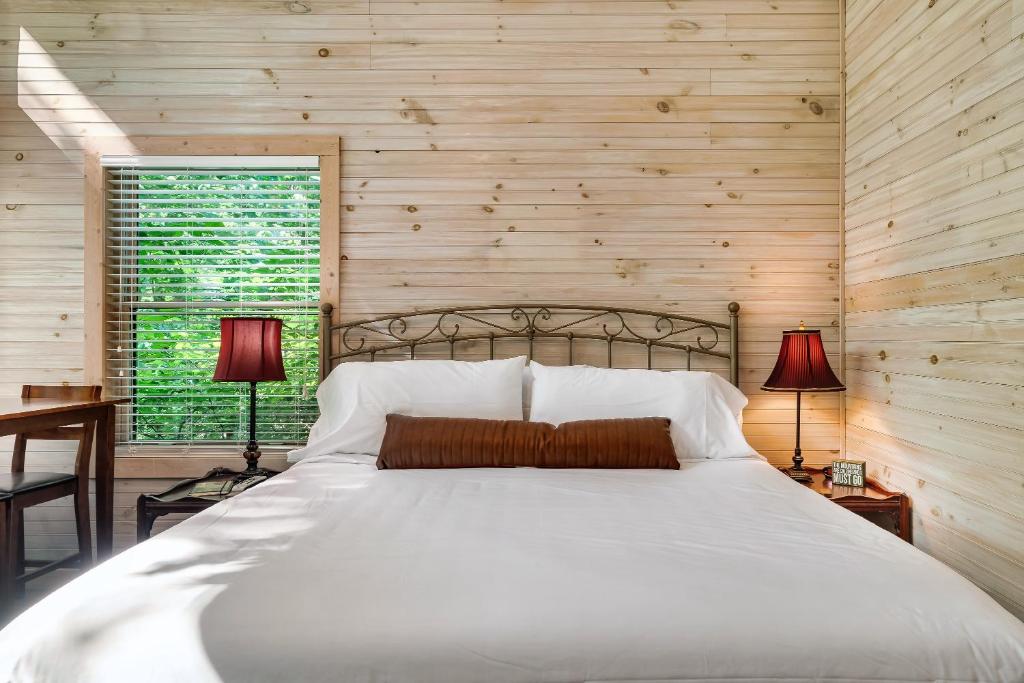 Rivers Edge Treehouses - Habitación Doble De Lujo Con Balcón