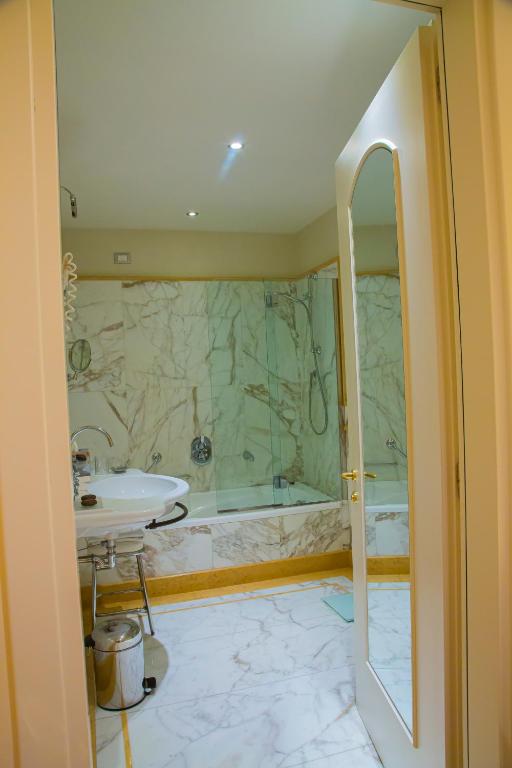 Golden Tower Hotel & Spa - 7