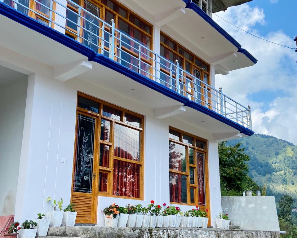 Hotel Mansarovar Inn - Sala Rei Com Varanda