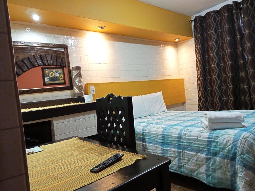 Hotel Posada El Gran Cipres - Standard Room With Shared Bathroom
