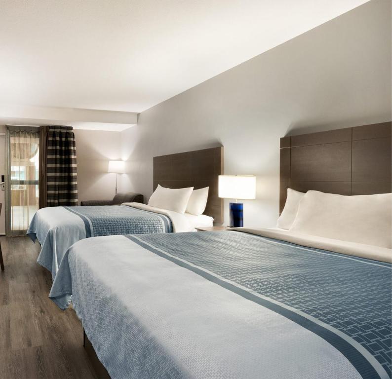 
Queen Room with Two Queen Beds - Non-Smoking
