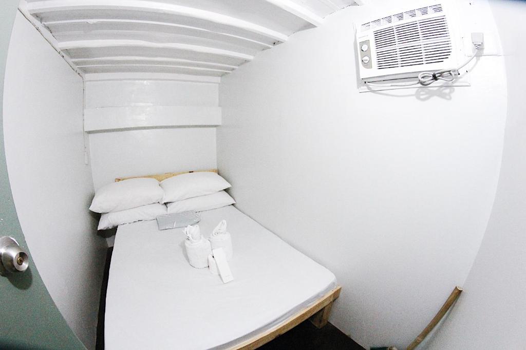 Postel nebo postele na pokoji v ubytování Dickem's Transient House