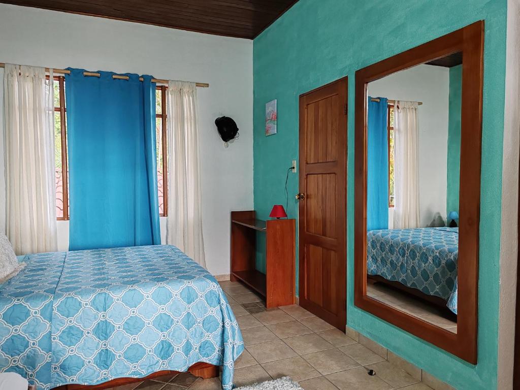 Postel nebo postele na pokoji v ubytování La Ceiba Tree Lodge