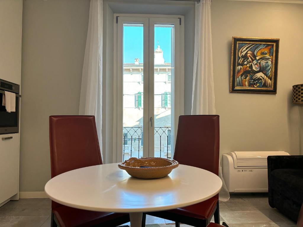 VeronaJourneys Emilei - Appartement Avec Balcon - Vicolo Ponte Nuovo 10