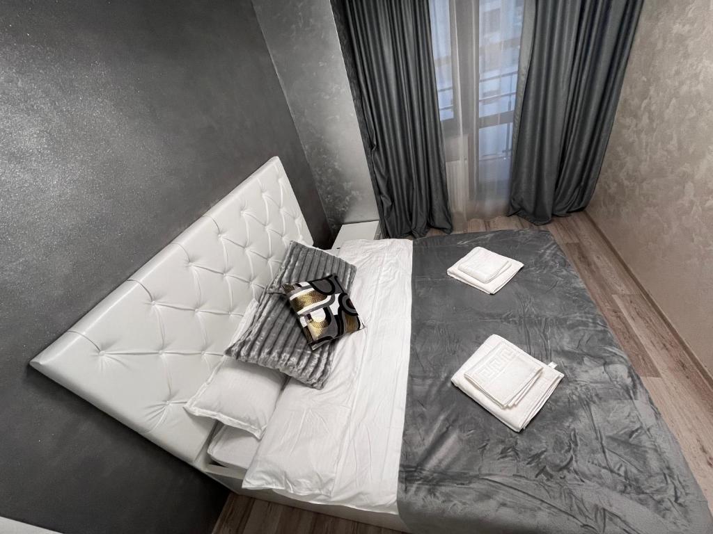 an overhead view of a bed in a room at Apartments Lux Palas in Iaşi