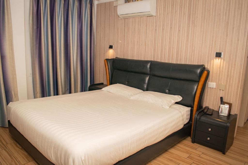 Hotel Boutique Holitel tesisinde bir odada yatak veya yataklar