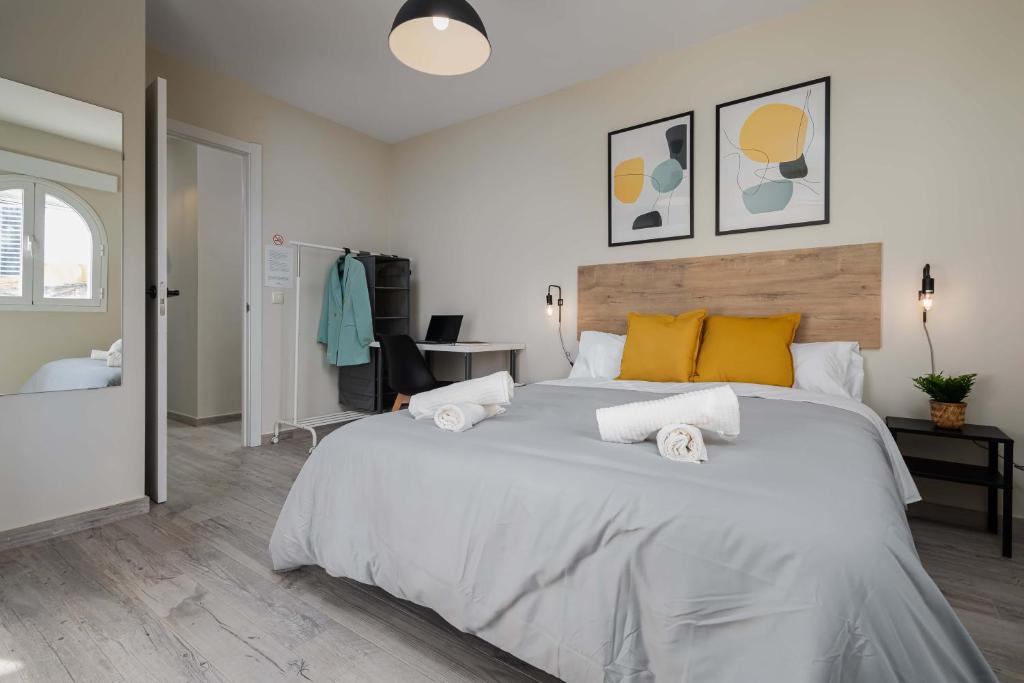 Postel nebo postele na pokoji v ubytování Nordik Rooms Urban - Segalerva "Geiranger"
