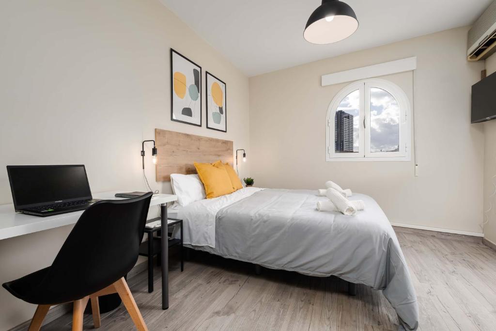 Postel nebo postele na pokoji v ubytování Nordik Rooms Urban - Segalerva "Geiranger"
