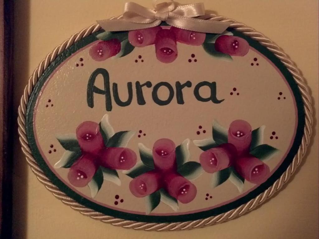 een taart met het woord Aurora erop bij 2 bedrooms property with shared pool and wifi at Montecarotto in Casa Vici
