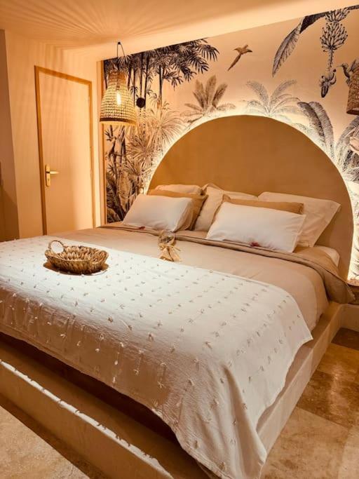 Postel nebo postele na pokoji v ubytování LoveRoom, La suite de l’extase