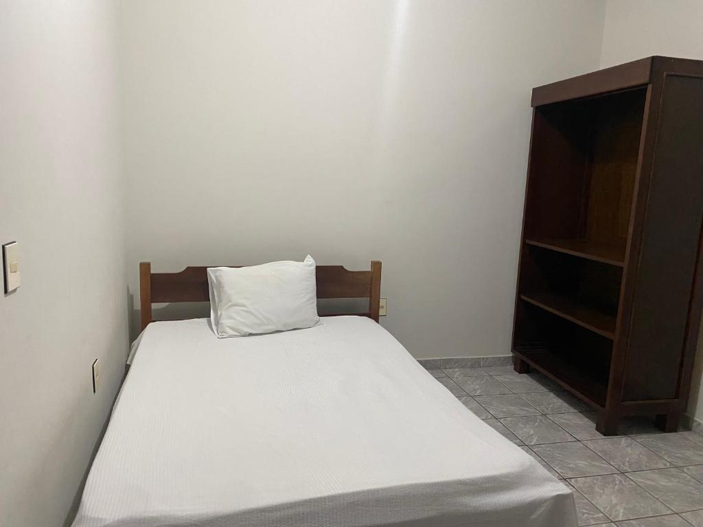 Łóżko lub łóżka w pokoju w obiekcie Central Hotel