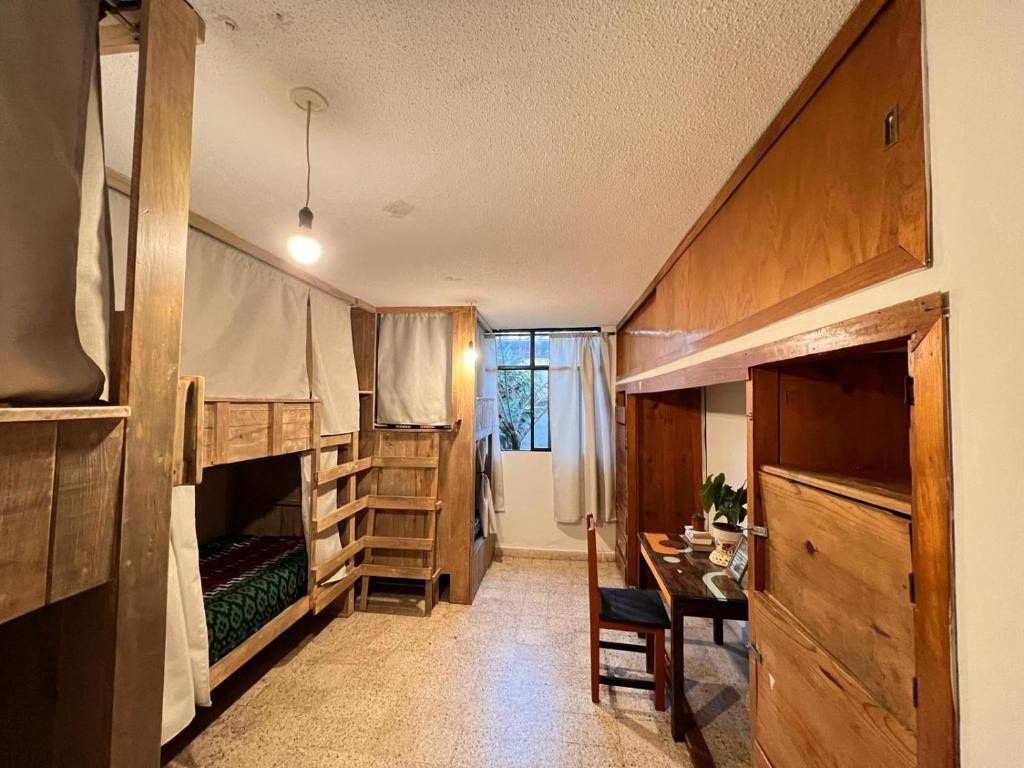 Postel nebo postele na pokoji v ubytování 13 Cielos Hostel & Coworking