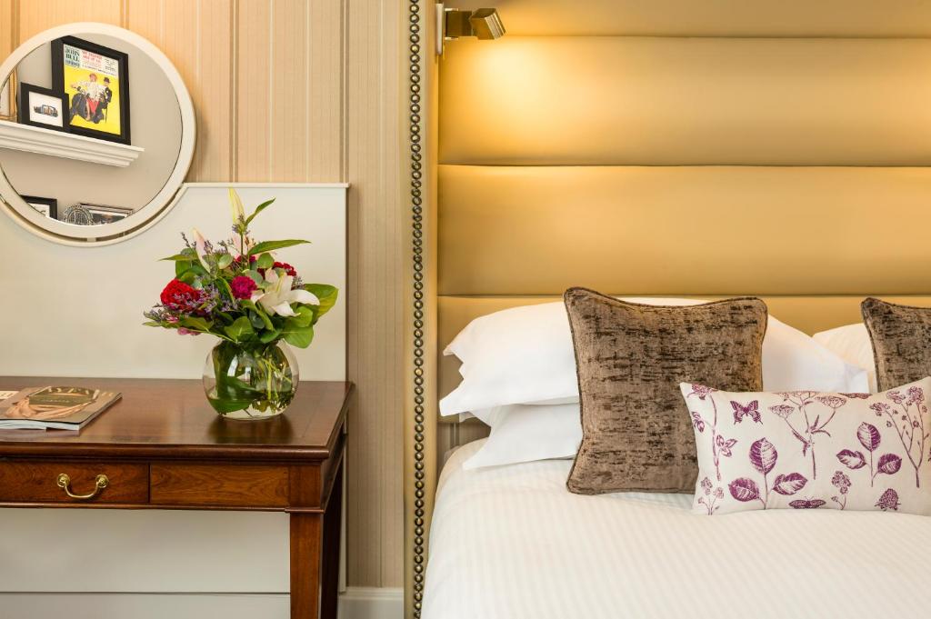 
Small Double Room with Small Bed
