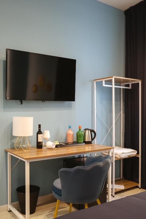 Příslušenství pro přípravu čaje a kávy v ubytování ALBERGO DIFFUSO Dimora Rossi Charme B&B