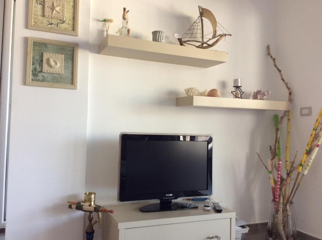 TV a/nebo společenská místnost v ubytování Iris Apartments