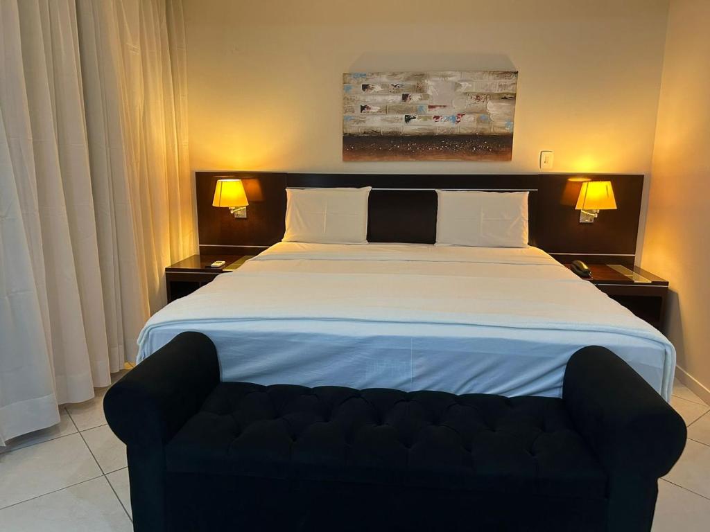 Una cama o camas en una habitación de Millenium Hotel Flat