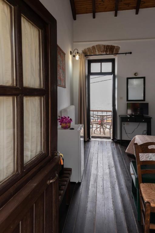 Postel nebo postele na pokoji v ubytování Belessi's Mansion 1