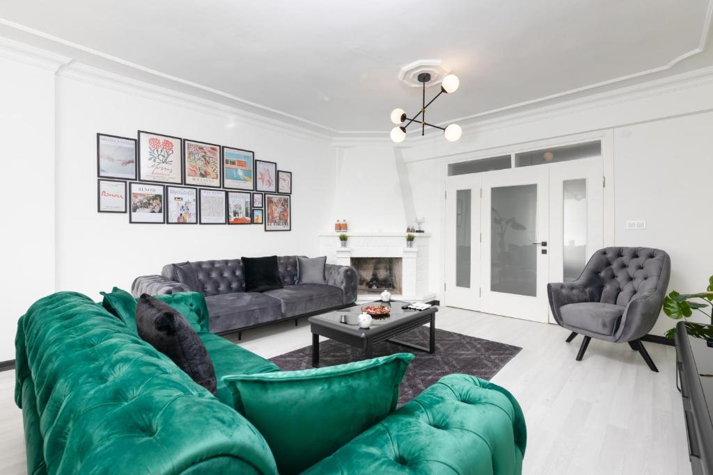 A seating area at Melissas Suites Lara