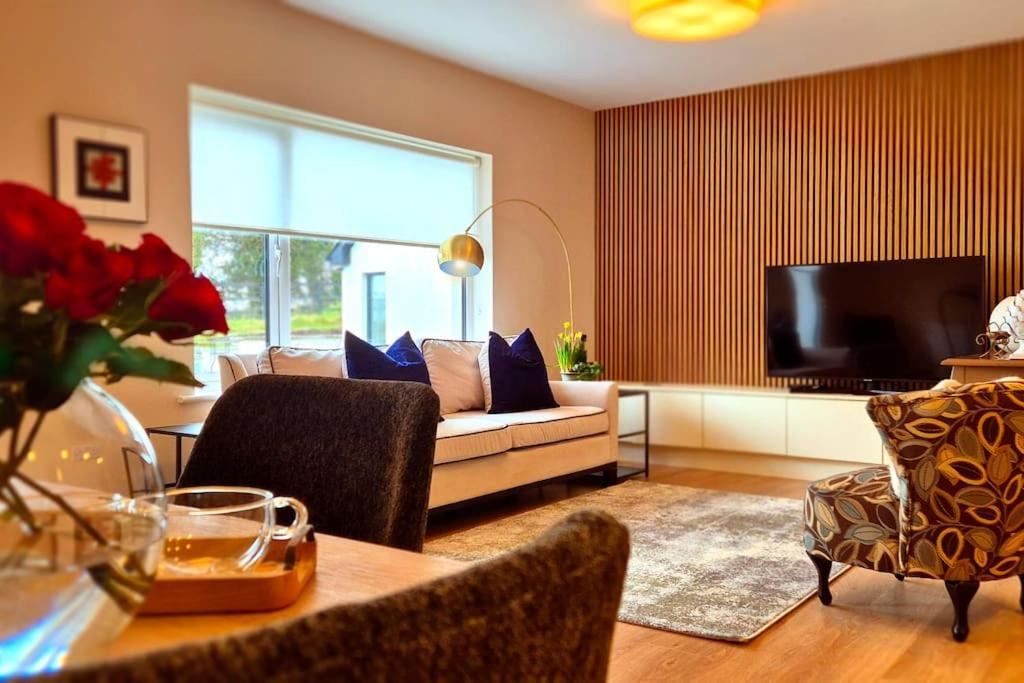 TV a/nebo společenská místnost v ubytování Modern country charm apartment.