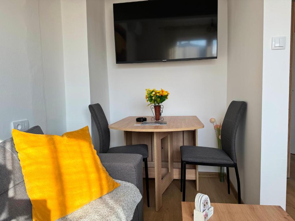 TV a/nebo společenská místnost v ubytování Vuk Apartman