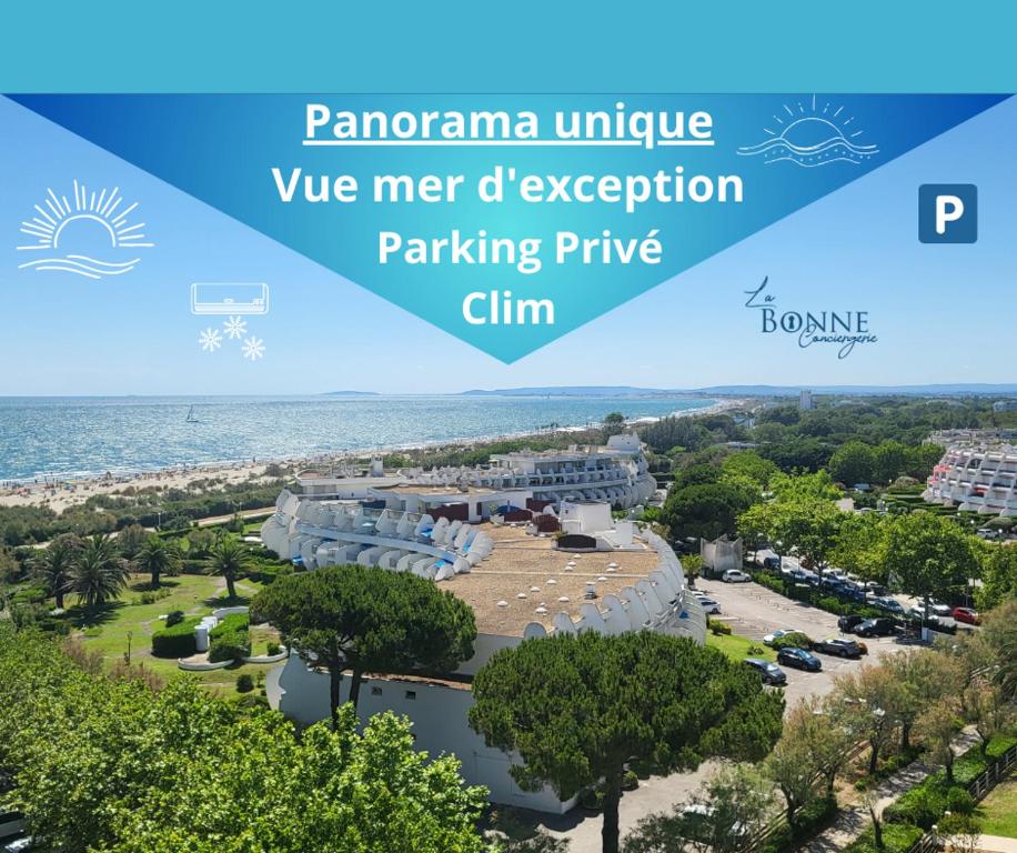 - une vue sur la piscine du complexe panoramique naples dans l'établissement Le Panoramique * Vue Mer Exceptionnelle * Clim * Véranda * Parking Privé * Front de mer, à La Grande Motte