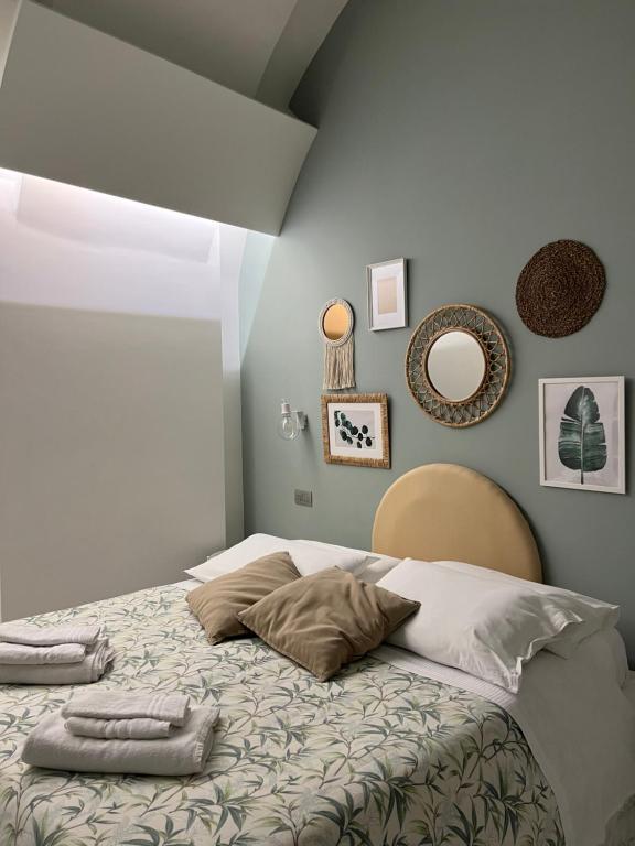 a bedroom with a large bed in a room at LOFT 13 in Maiori
