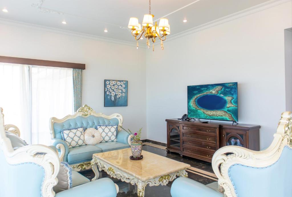 Golden Bay Hotel by Marine Parade photo